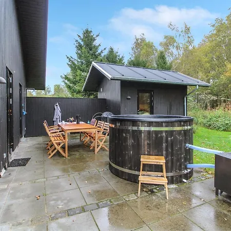 Holiday home Rufina - 850m From The Sea By Interhome Brondstrup